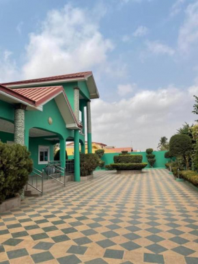 Spacious 2 bedroom Guest House, East Legon